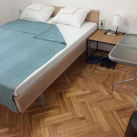 Airport Md Rooms Beograd Bagian luar foto