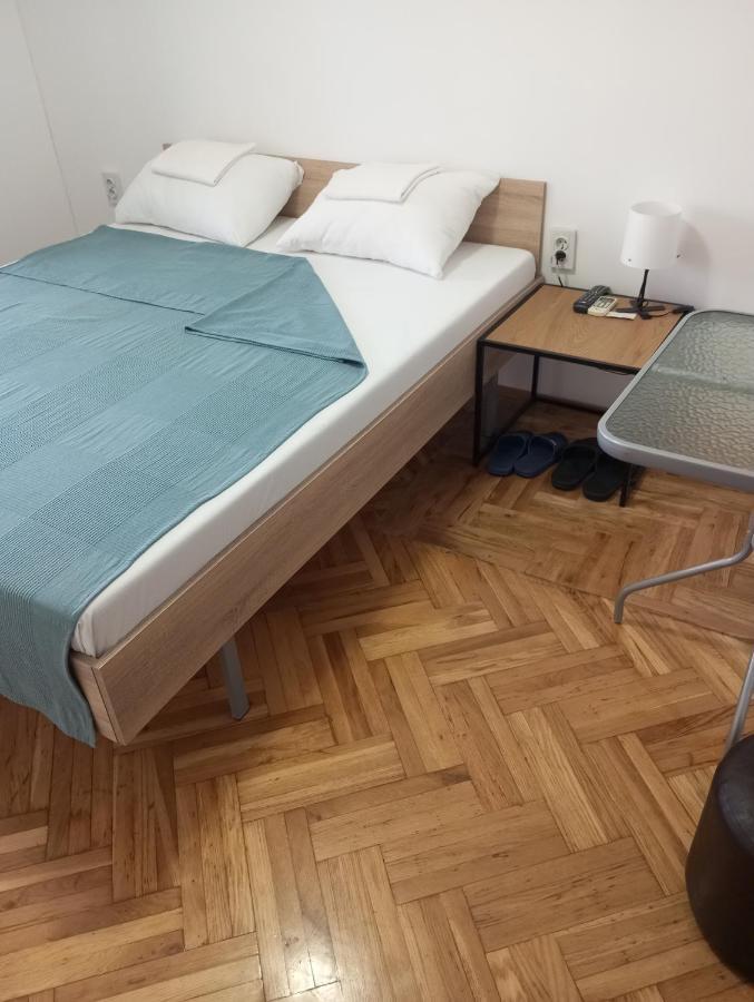 Airport Md Rooms Beograd Bagian luar foto
